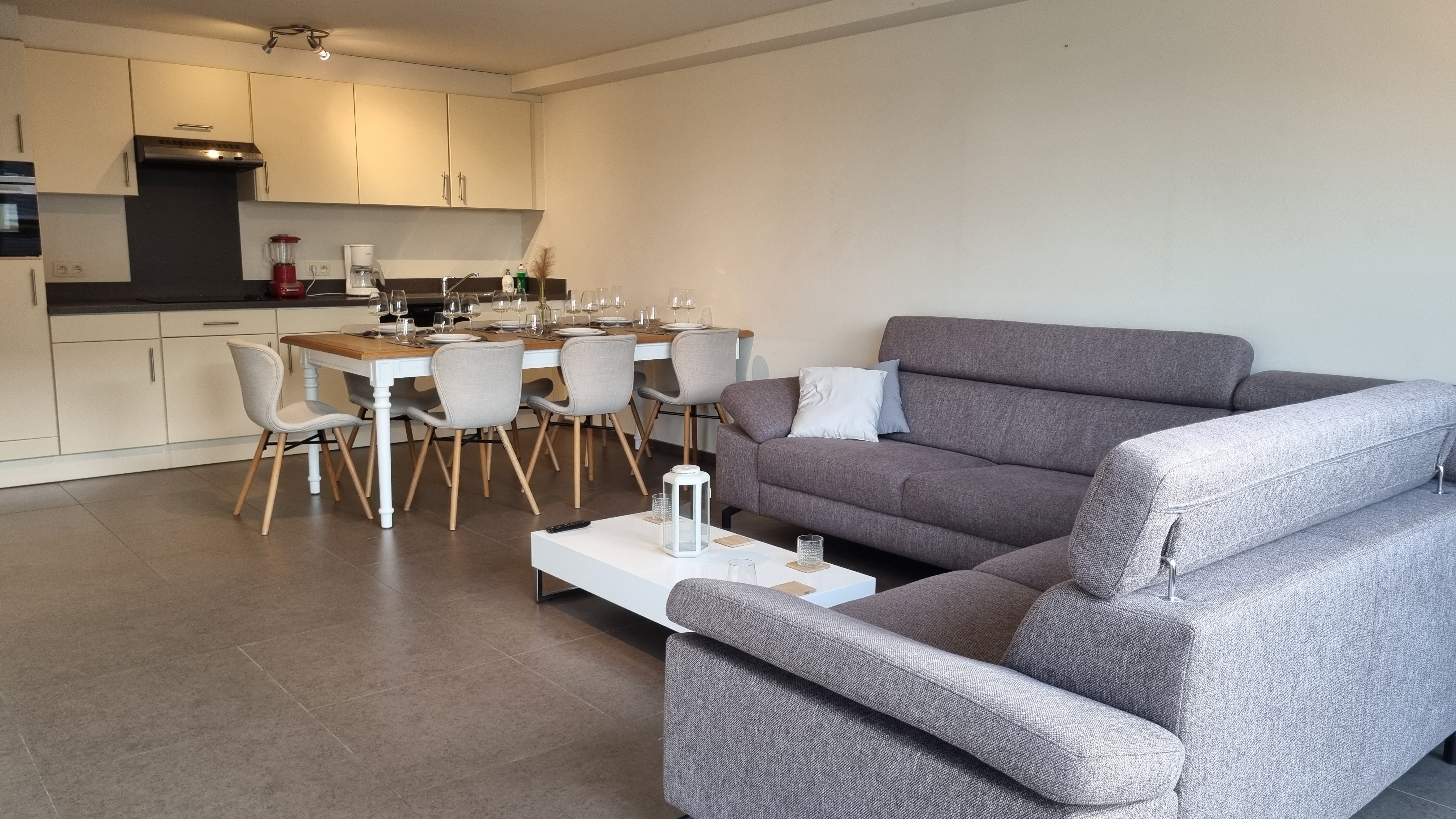 Zonnig interieur van een Sans Souci-appartement